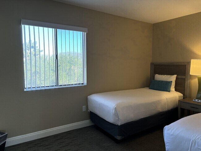 Building Photo - 2-Story, 2-Bedroom, Furnished/Unfurnished Condo For Rent