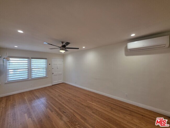 Building Photo - 102 Gaviota Ave