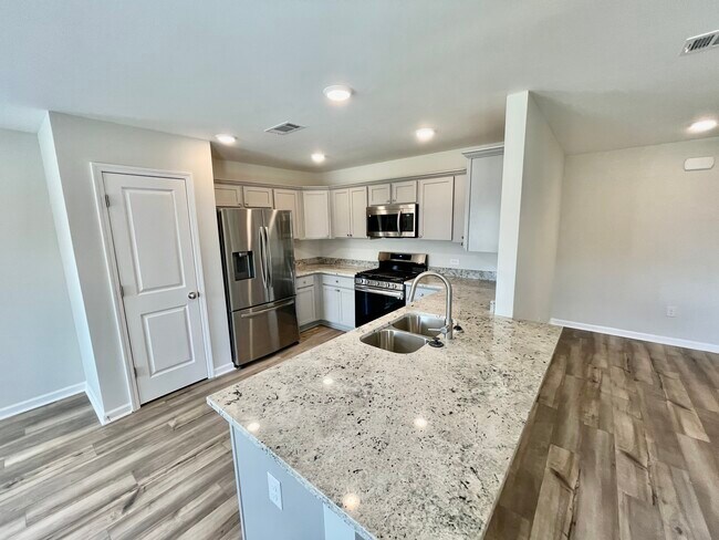 Building Photo - 631 Ridgeland Rd