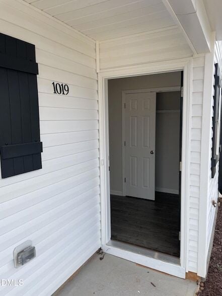 Building Photo - 1019 Peony Ln