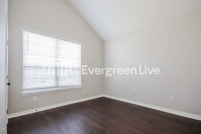 Building Photo - 50 Sunderland Dr