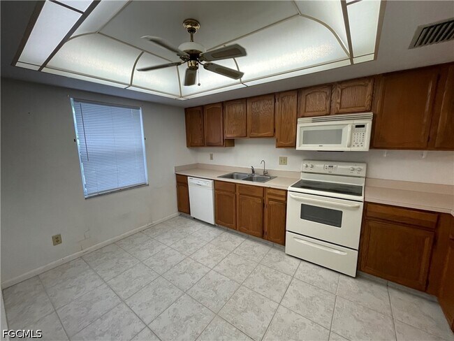 Building Photo - 1615 SE 46th Ln