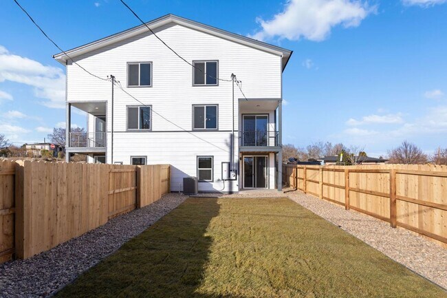 Building Photo - Modern New Construction Duplex in Desirabl...