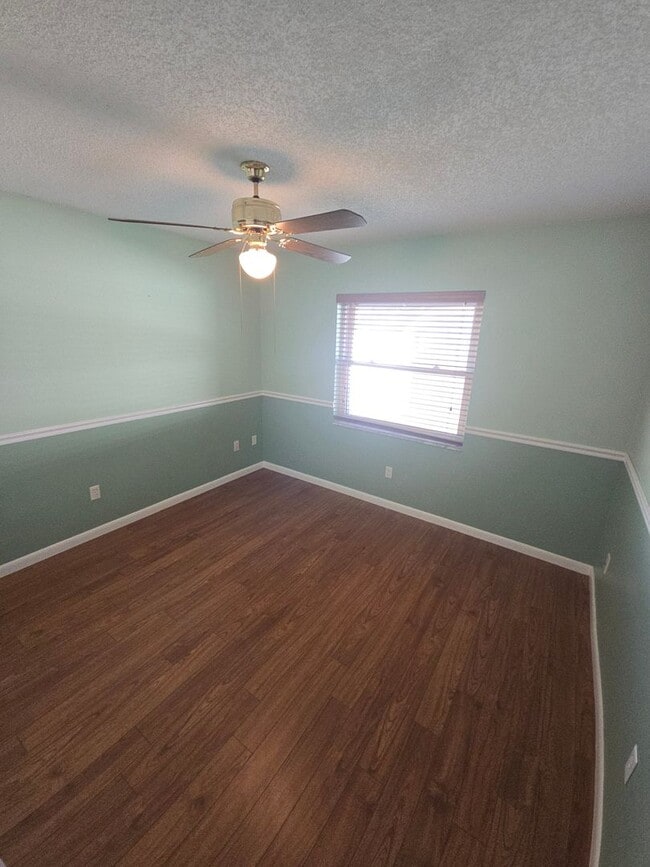 Building Photo - Charming 2 Bed 2 Bath in Holiday, Fl