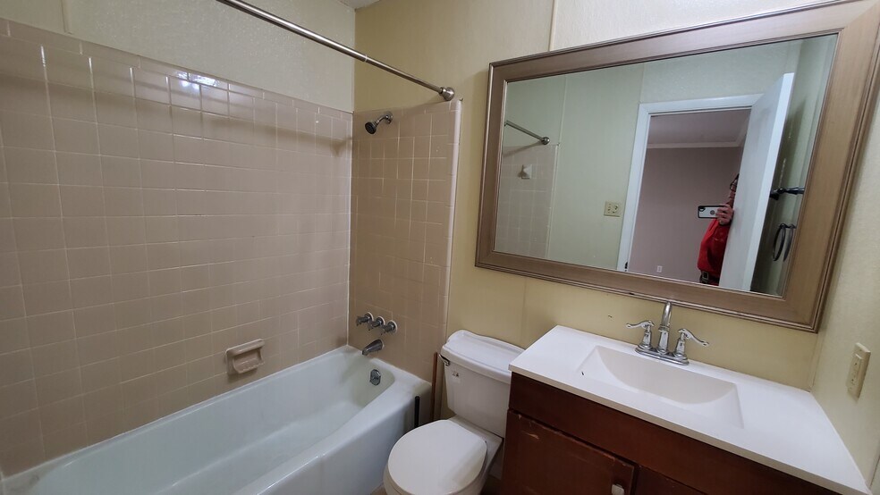 Building Photo - 89 Spring Grove Dr