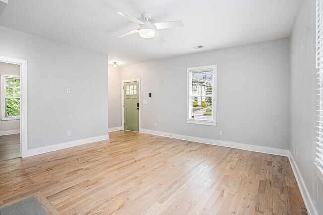 Building Photo - 4 Bedroom 3 Bath w/ Full Studio Basement