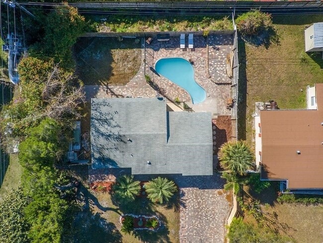 Building Photo - 703 5th Pl SW