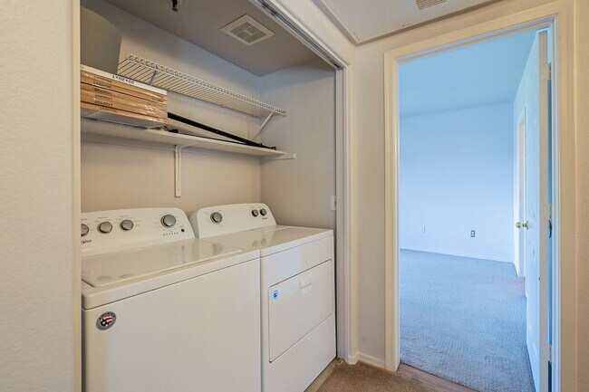 Building Photo - Move In Ready! Two Bedrooms - Tuscany Villas