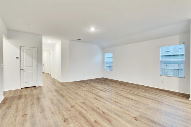 Building Photo - 113 River Rise Rd