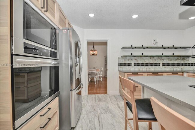 Building Photo - 7505 Jomel Dr