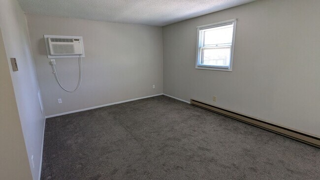 Building Photo - MN Cedar Village (809)