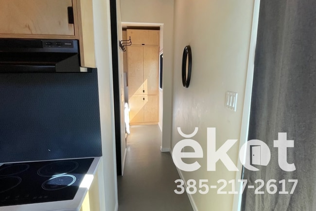 Building Photo - 613 Emery St W