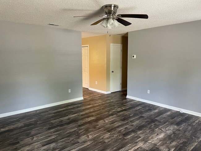 Building Photo - 1136 Longleaf Rd
