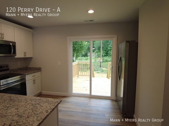 Building Photo - 120 Perry Dr