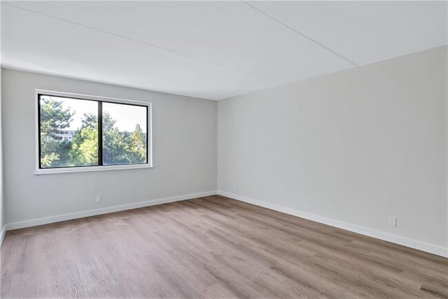 Building Photo - 2460 Peachtree Rd
