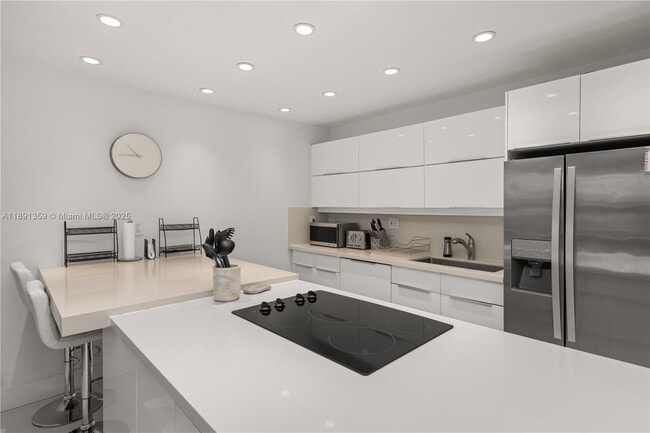Building Photo - 101 Crandon Blvd