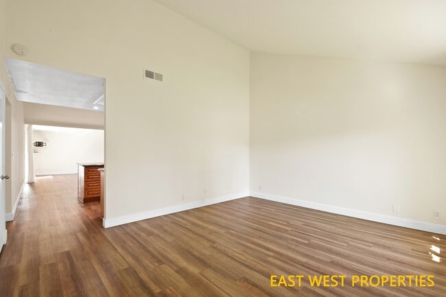 Building Photo - 5012 Greencap Ave