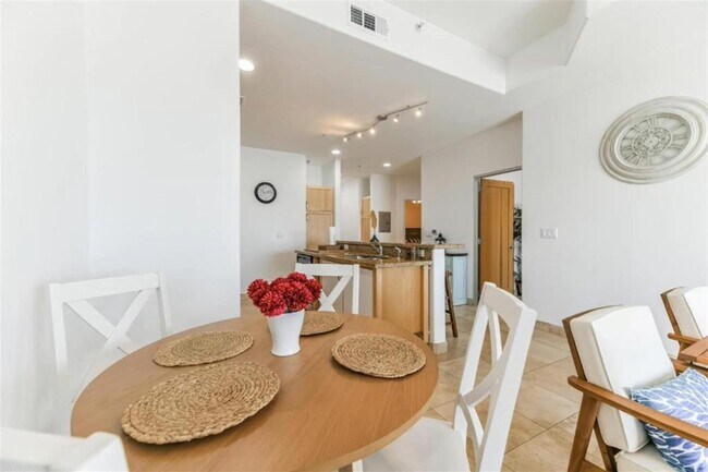 Building Photo - 9420 Seawall Blvd
