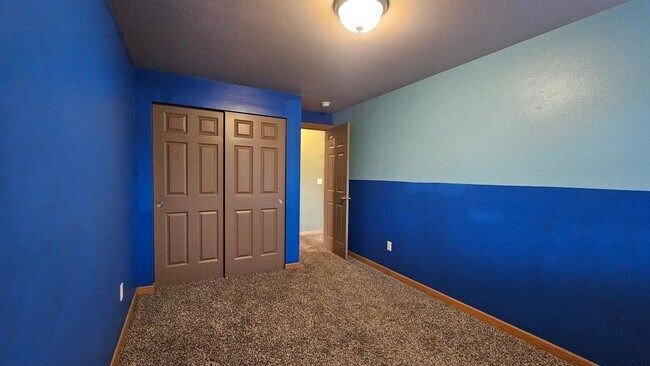 Building Photo - Large 4 Bed Home in Yelm