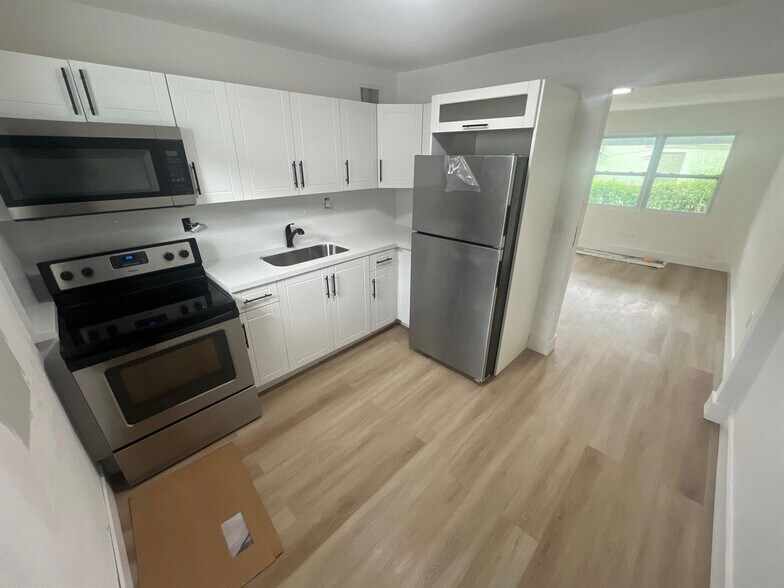 Building Photo - 1457 W 31st St