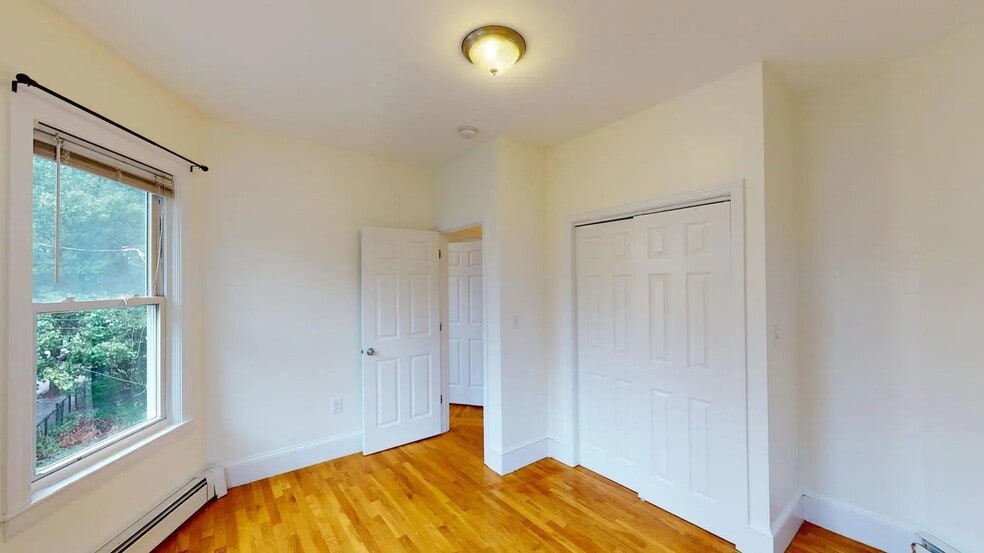 Building Photo - 21 Rossmore St