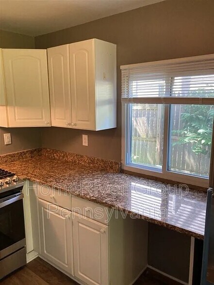 Building Photo - 221 Caruso Dr