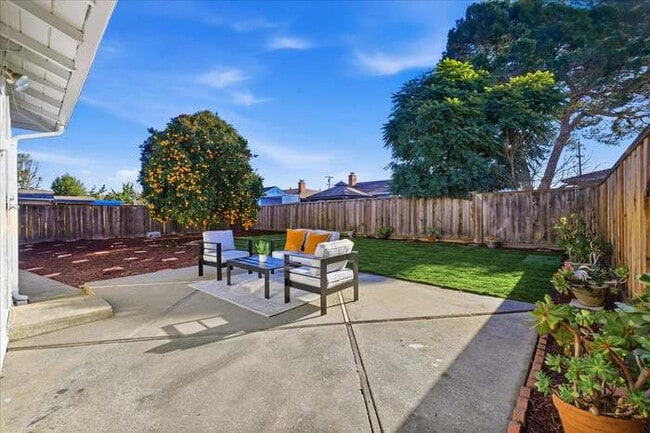 Building Photo - 4564 San Juan Ave