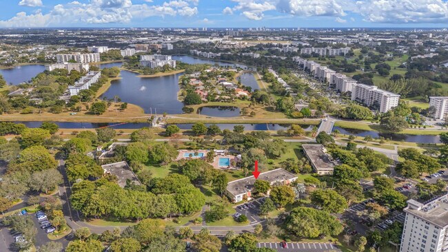 Building Photo - 500 Oaks Ln