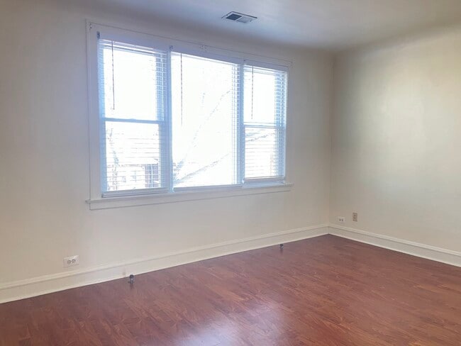 Building Photo - 6214 S Kilpatrick Ave