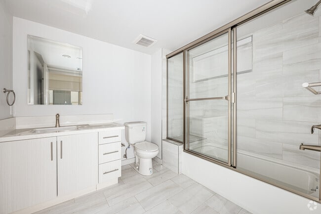 2BR, 2BA - 880SF - Primary Bathroom - 936 S Mariposa Ave