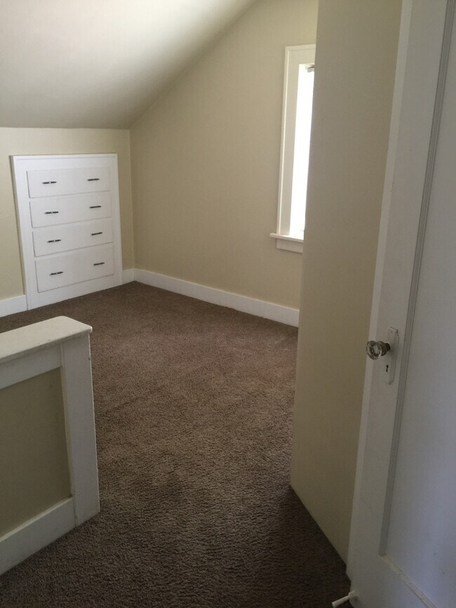 Building Photo - Charming Vintage Home for Rent in Camas!