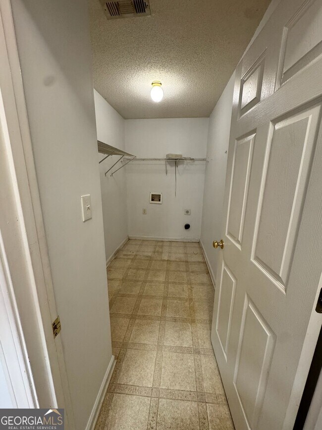 Building Photo - 6922 Red Bone Way