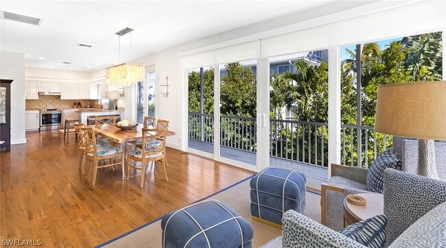 Building Photo - 877 7th St S