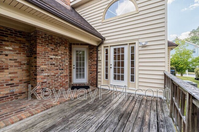Building Photo - 15 Mulberry Ln