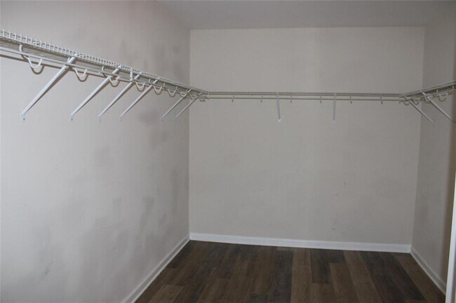 Building Photo - 119 Roswell Dr W