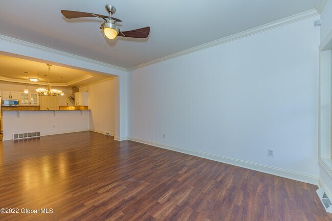 Building Photo - 502 Valley Pointe Dr