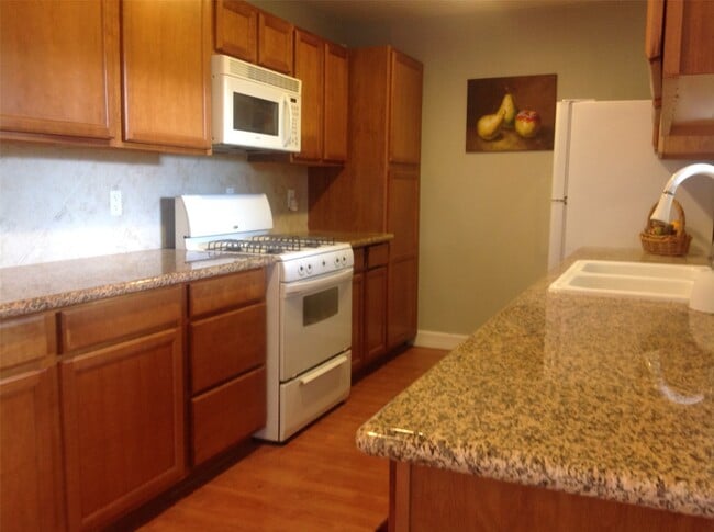 Building Photo - 7427 Tanager St