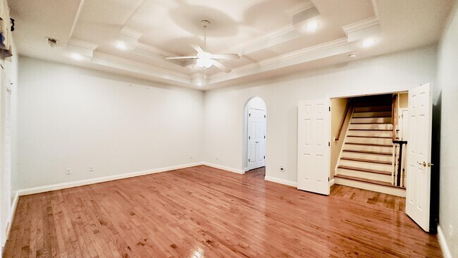 Building Photo - 423 Sterling Dr