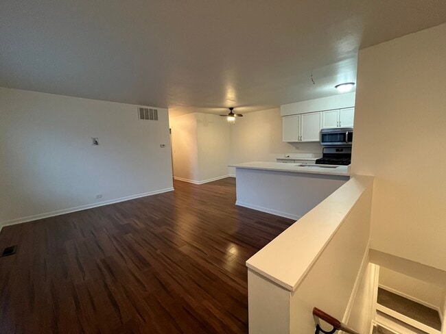 Building Photo - 1451 Cove Dr