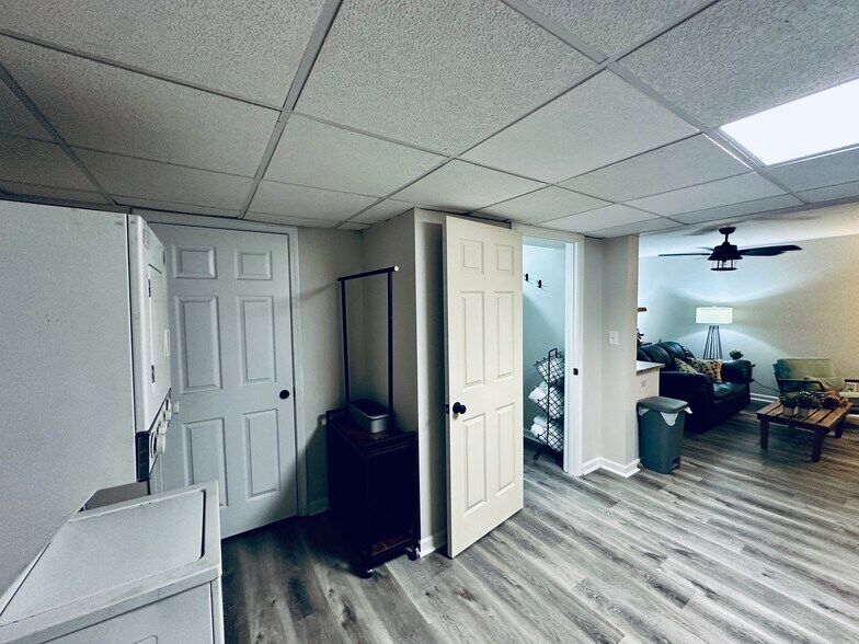 Building Photo - 3210 Glasco Dr