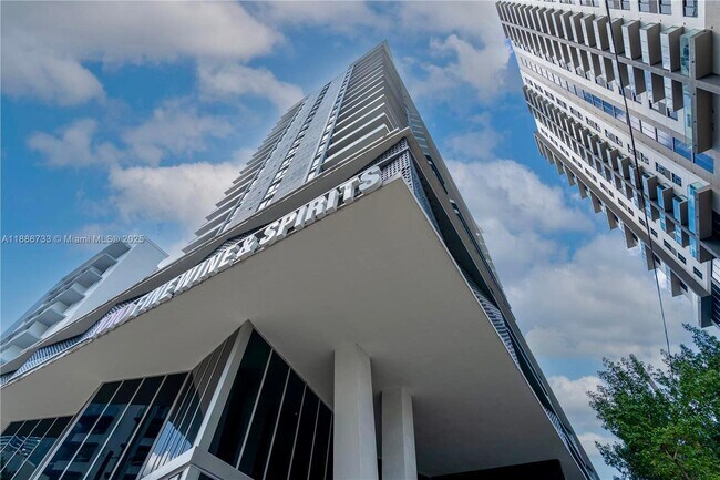 Building Photo - 1010 SW 2nd Ave