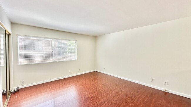 Building Photo - Lovely Downstairs, Entry Level Condo Unit with Garage and Private Yard Space in Downtown Fallbrook!