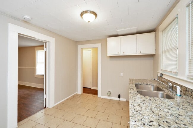 Building Photo - Holiday Special! $250 off First Month's Rent! Renovated Hueytown Charmer – 2 Beds, 1 Bath, Move-I...