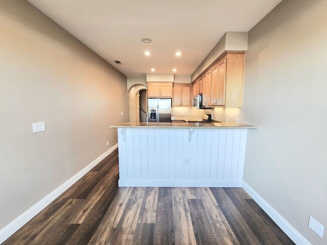 Building Photo - Spacious Townhouse in San Mateo