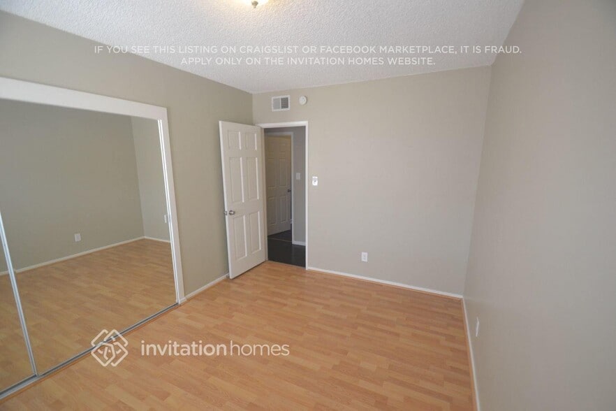 Building Photo - 533 W 224th St