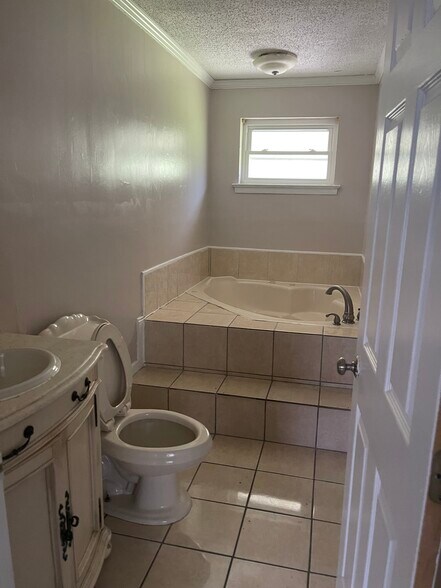 Building Photo - 1076 Elysian Dr