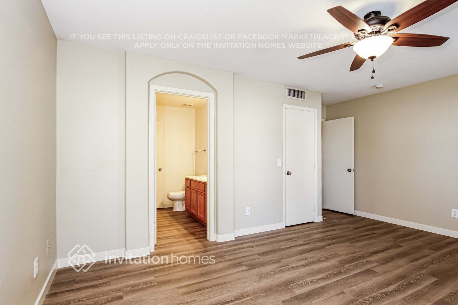 Building Photo - 12809 W Roanoke Ave