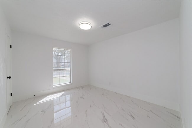 Building Photo - 13330 Agarita Ln