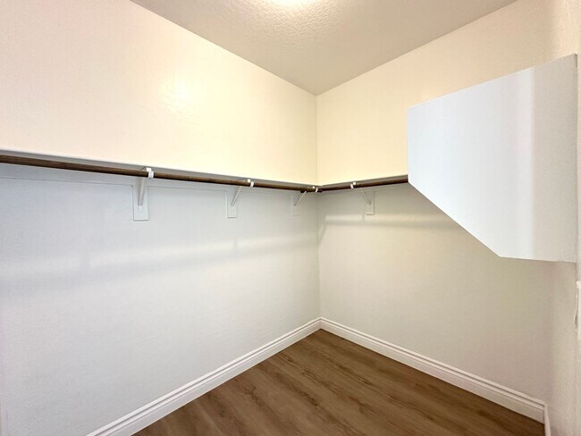 Building Photo - Lantern Gardens