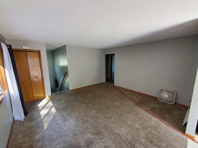 Building Photo - Gopher Nation Check out this 5 bedroom house with TWO massive living rooms _ Video Tour